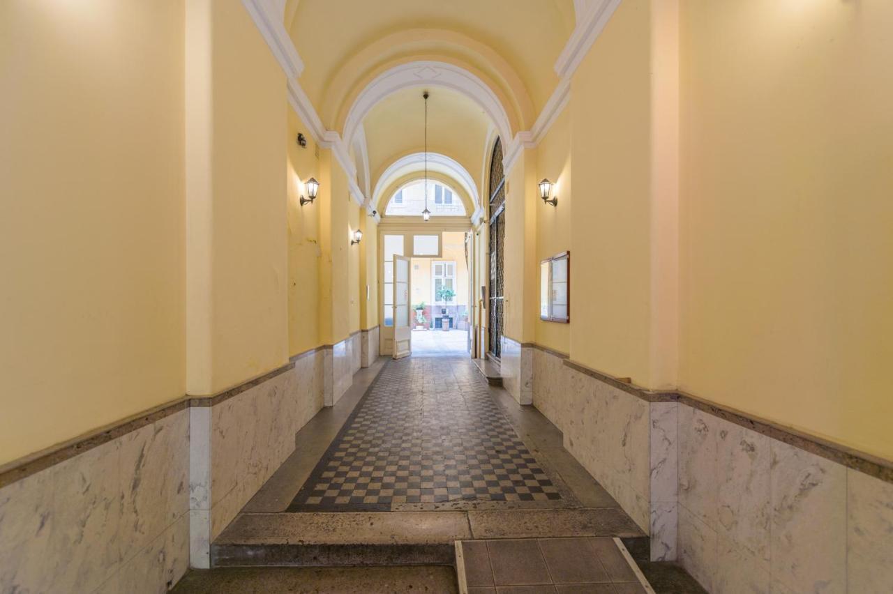 Music Academy Suite Cafe Vian Apartman Kft 布达佩斯 外观 照片